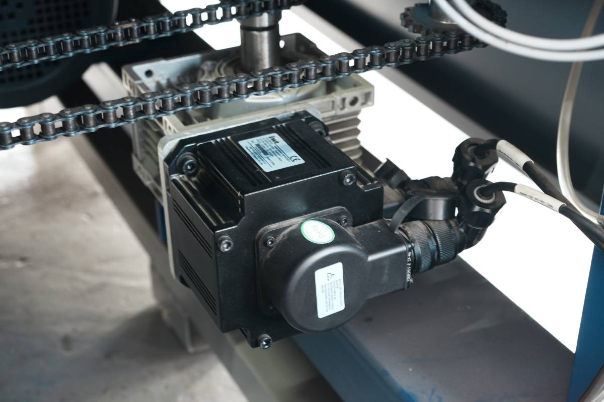 Servo Positioning Thickness